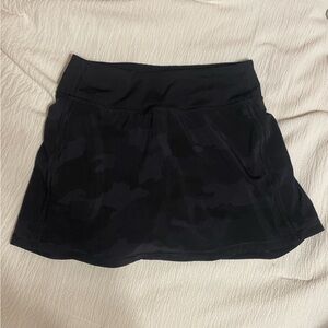 Lululemon pace rival tennis or golf skirt